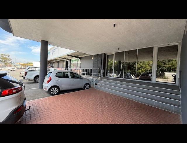 650M² OFFICE TO LET IN RIVERSIDE